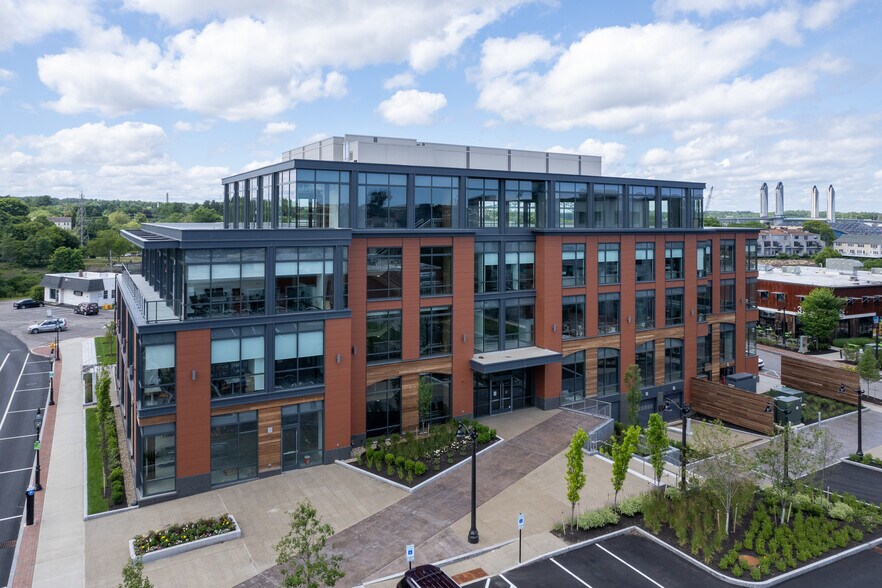 145 Maplewood Ave, Portsmouth, NH à louer - Photo de l’immeuble – Image 1 sur 8