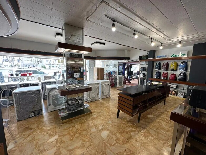 Local commercial dans Saint-Raphaël à vendre - Photo de l’immeuble – Image 1 sur 5