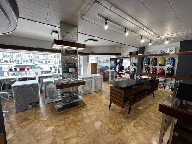 Plus de détails pour Local commercial à vendre