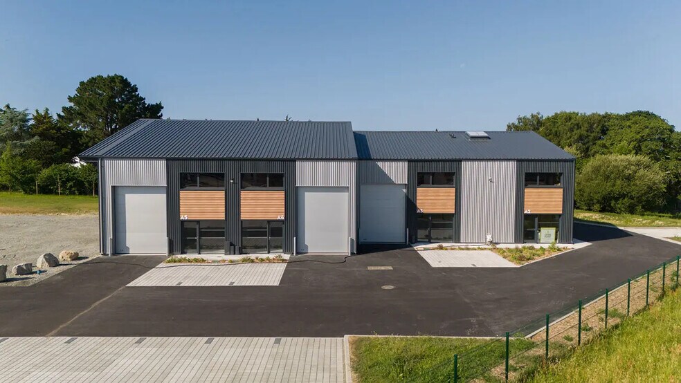 Local commercial dans Saint-Molf à vendre - Photo de l’immeuble – Image 2 sur 6