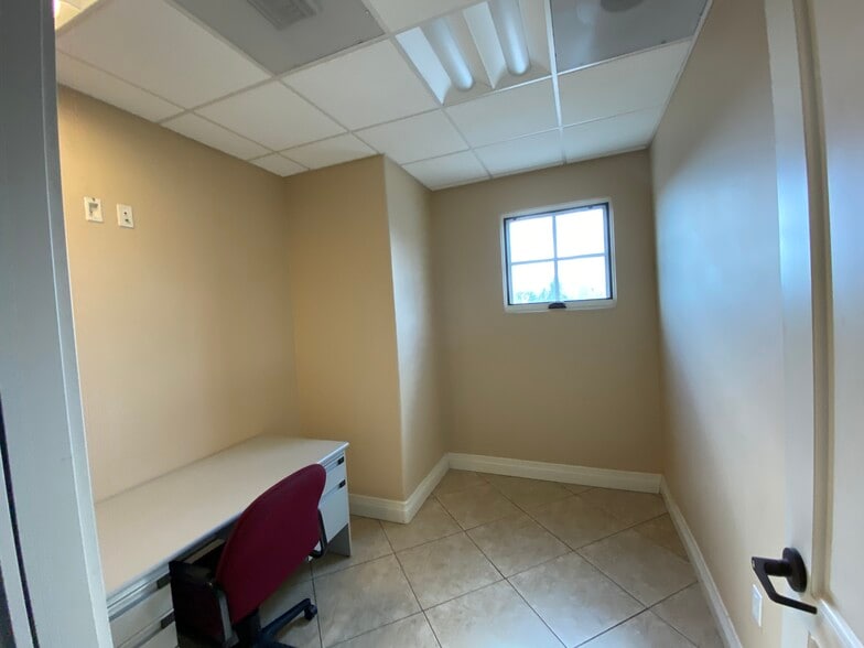 2754 Imperial Ave, San Diego, CA à vendre - Photo intérieure – Image 2 sur 9