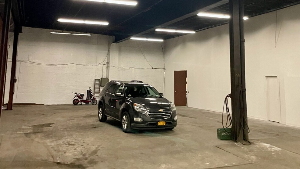 620 Tiffany St, Bronx, NY à vendre - Photo intérieure – Image 2 sur 3