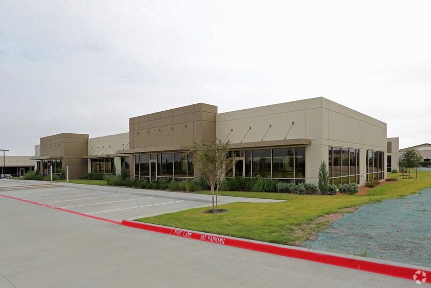 780 N Watters Rd, Allen, TX à vendre - Photo de l’immeuble – Image 2 sur 11