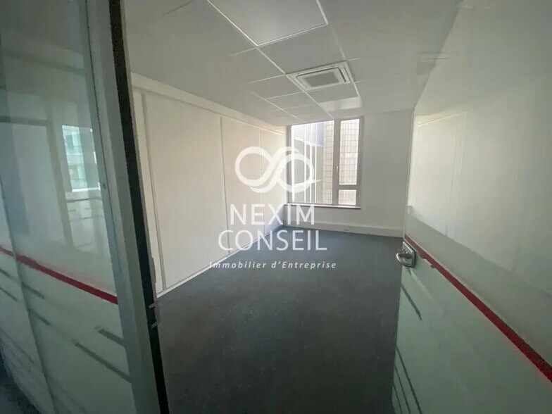 Bureau dans Colombes à vendre - Photo de l’immeuble – Image 2 sur 7