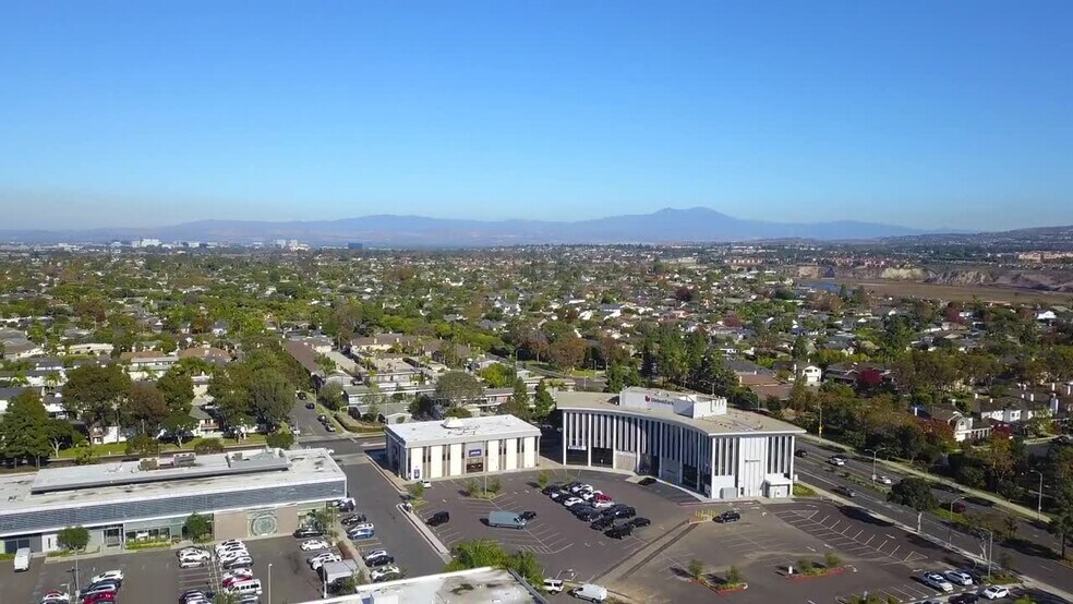 1501 Westcliff Dr, Newport Beach, CA à louer - Vidéo sur l’annonce professionnelle – Image 2 sur 22