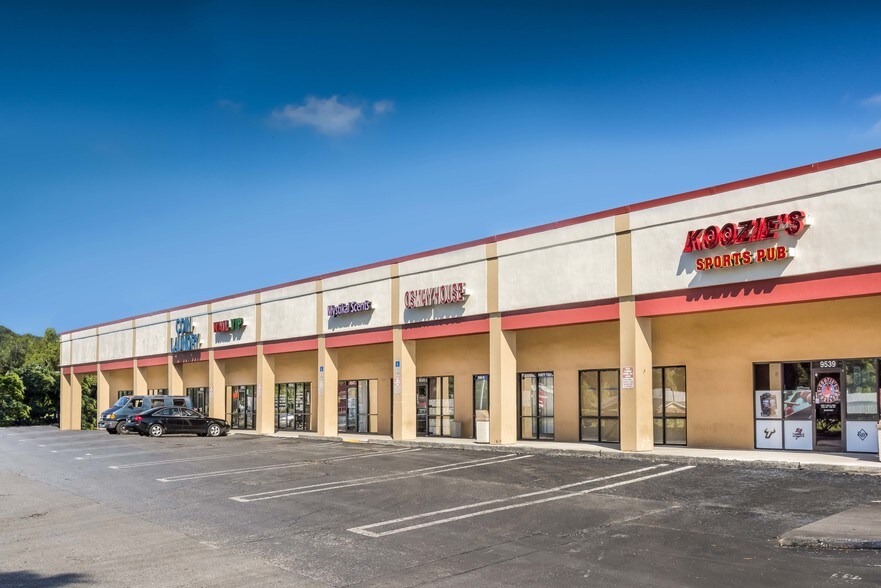 9501-9555 E Fowler Ave, Thonotosassa, FL à louer - Photo de l’immeuble – Image 2 sur 3