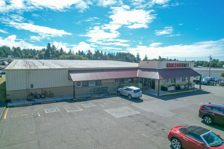 1385 Newmark Ave, Coos Bay, OR à vendre - Photo de l’immeuble – Image 3 sur 37