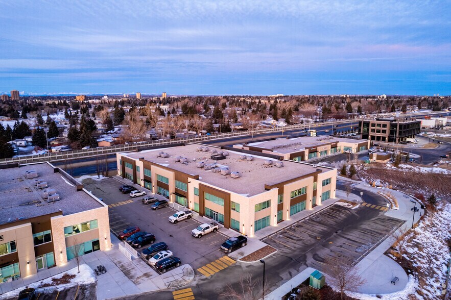 8826 Blackfoot Trl SE, Calgary, AB à louer - Aérien – Image 2 sur 11