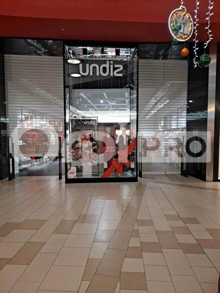 Local commercial dans Reims à louer - Hall d’entrée – Image 1 sur 2