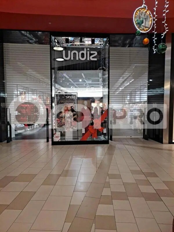 Local commercial dans Reims à louer Hall d’entrée– Image 1 sur 3