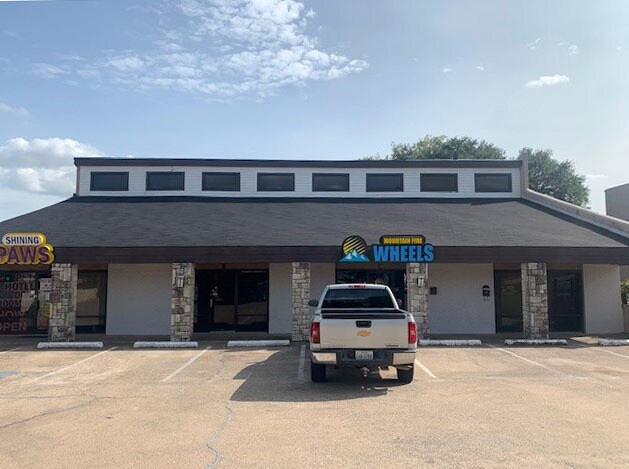 760 E Pipeline Rd, Hurst, TX à louer - Photo principale – Image 1 sur 11