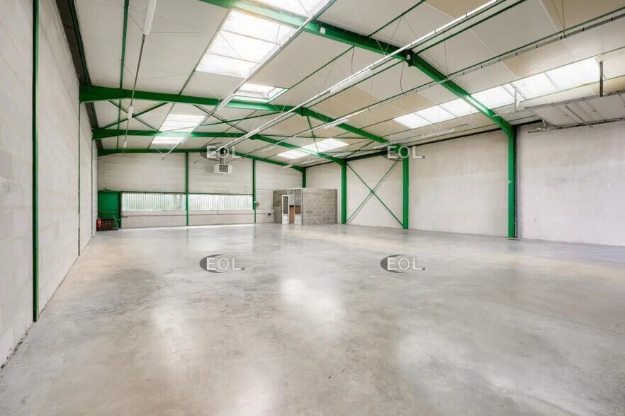 Local d’activités dans Saint-Genis-Laval à louer - Photo intérieure – Image 3 sur 11
