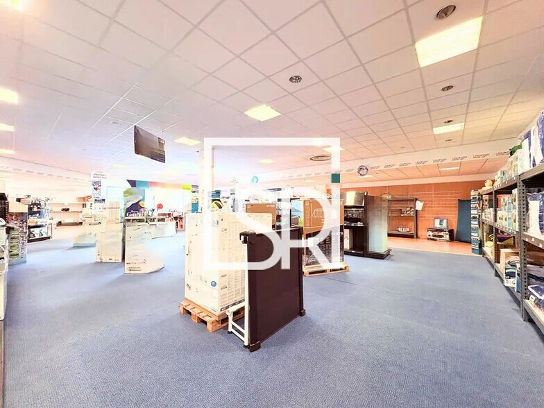 Local commercial dans Clermont-Ferrand à louer - Photo de l’immeuble – Image 2 sur 10