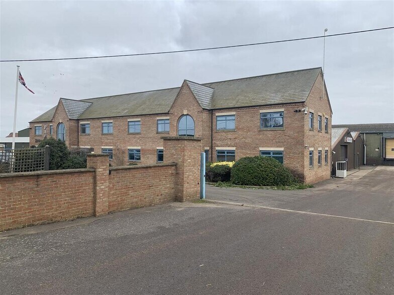 Tate Business Park portefeuille de 3 biens à vendre sur LoopNet.fr - Photo de l’immeuble – Image 2 sur 17
