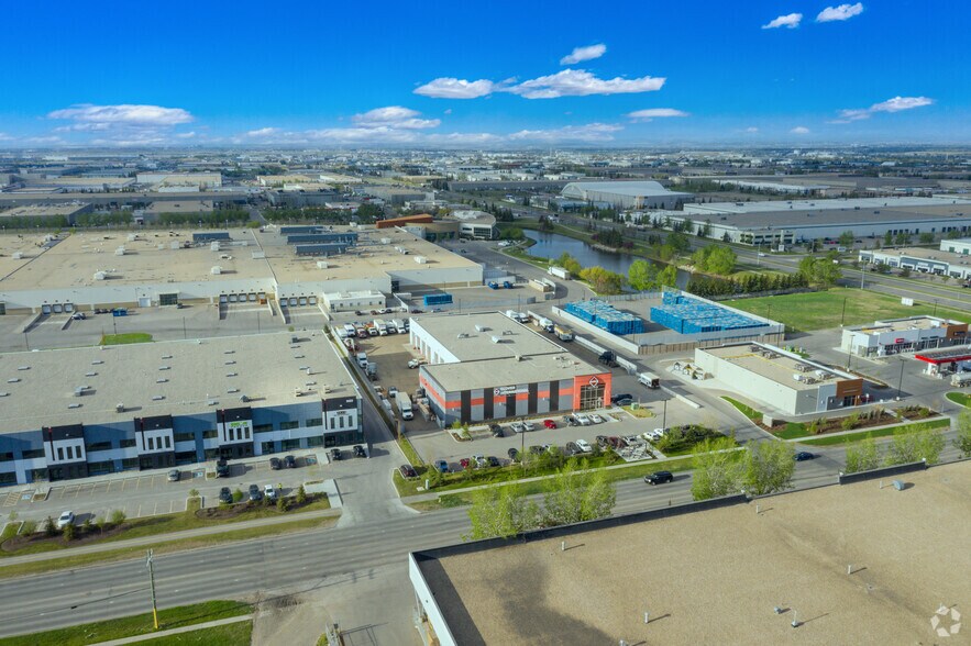 5391 61st Ave SE, Calgary, AB à vendre - Aérien – Image 3 sur 3