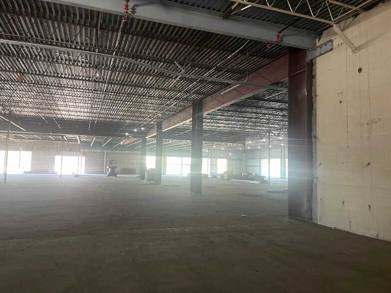 7840 Limonite Ave, Jurupa Valley, CA à louer - Photo de l’immeuble – Image 2 sur 10