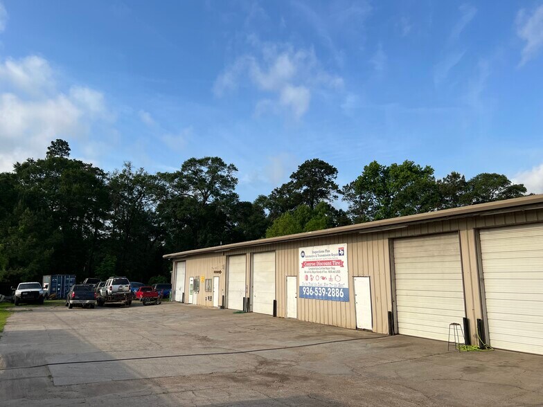 12210 Highway 105 E, Conroe, TX à louer - Photo de l’immeuble – Image 3 sur 16