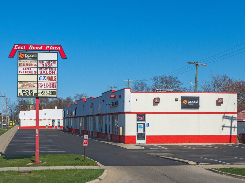 15200-15262 E Seven Mile Rd, Detroit, MI à louer Photo principale– Image 1 sur 8