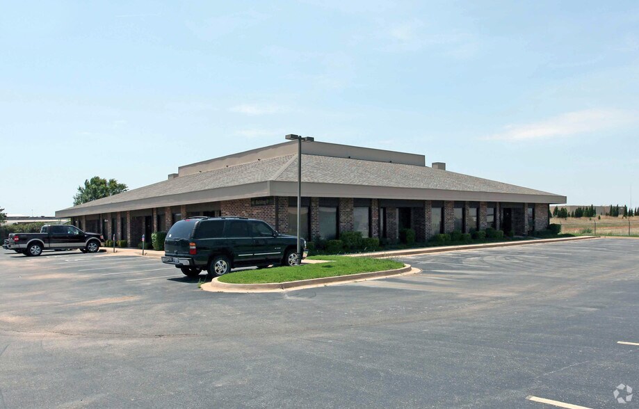 510 E Memorial Rd, Oklahoma City, OK à vendre - Photo principale – Image 1 sur 4