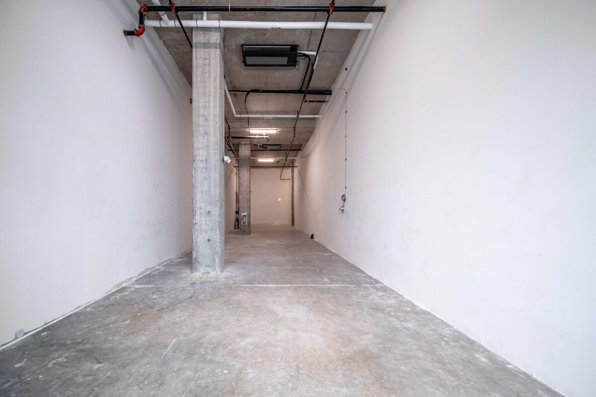 8415 Granville St, Vancouver, BC V6P 4Z9 - Lot 8439 - - Photo intérieure - Image 1 of 6