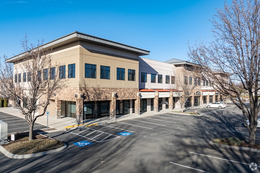 9050 W Overland Rd, Boise, ID à louer - Photo de l’immeuble – Image 3 sur 8