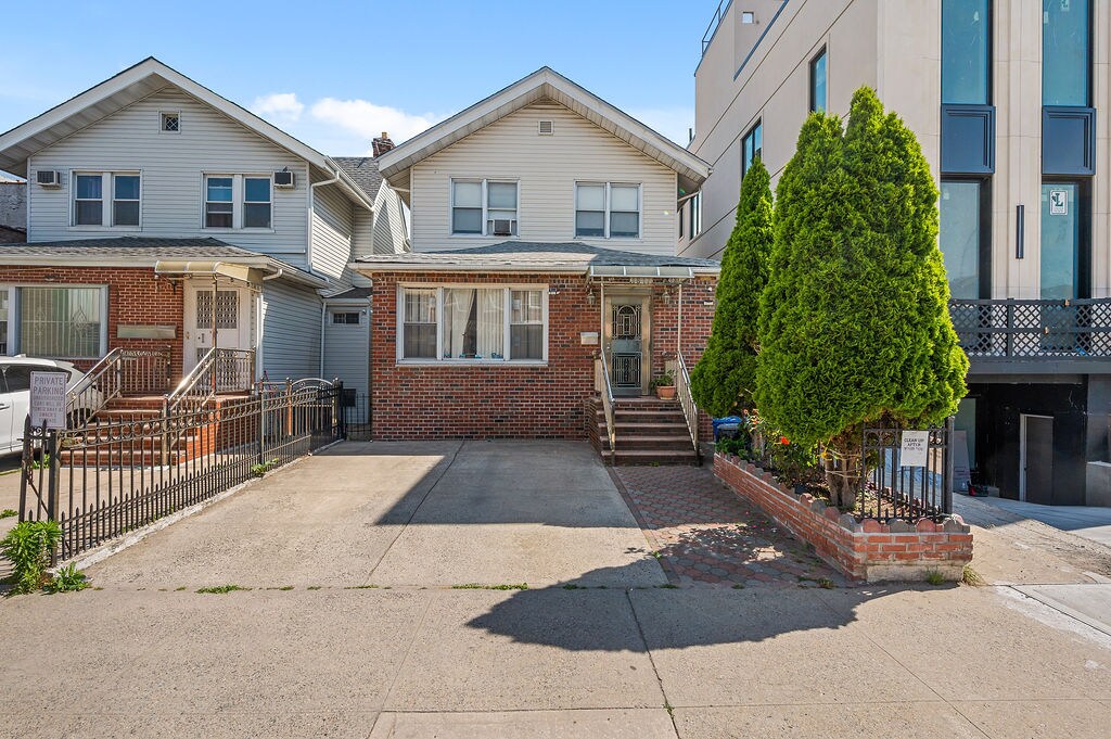 1817 63rd St, Brooklyn, NY à vendre Photo de l’immeuble– Image 1 sur 26