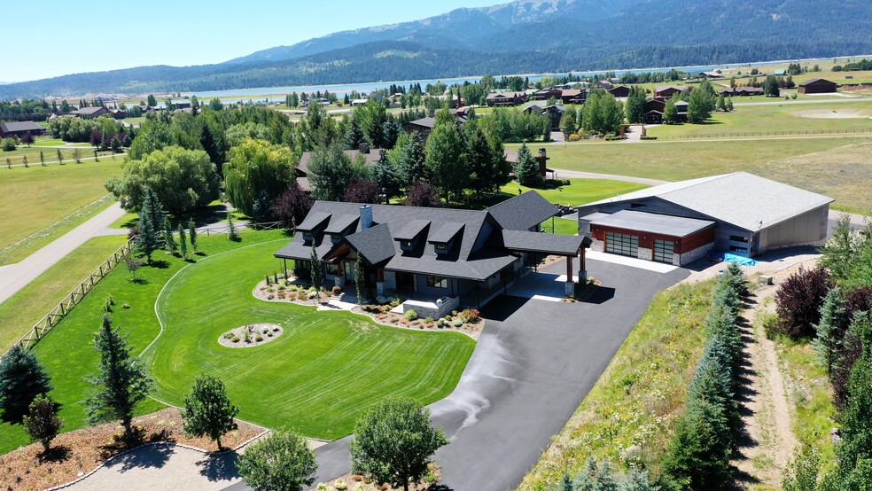 872 Alpine Village Loop, Alpine, WY à vendre - Photo de l’immeuble – Image 2 sur 35