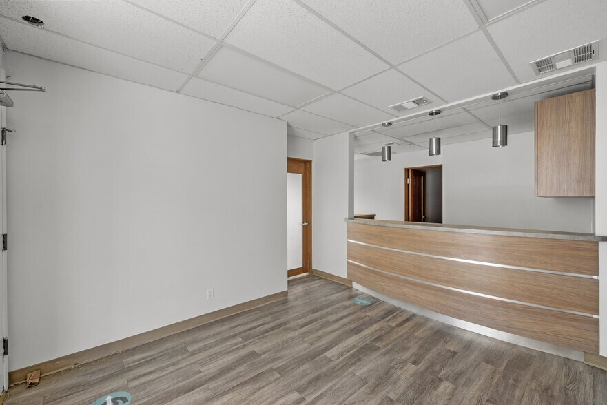 8719 Woodley Ave, North Hills, CA à louer - Photo de l’immeuble – Image 3 sur 23