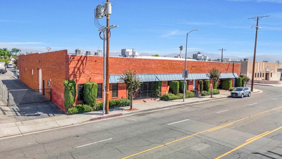 13333-13345 Saticoy St, North Hollywood, CA à vendre - Photo de l’immeuble – Image 2 sur 19