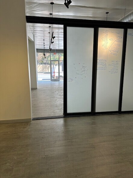 2612 E Colorado Blvd, Pasadena, CA à louer - Photo de l’immeuble – Image 2 sur 3