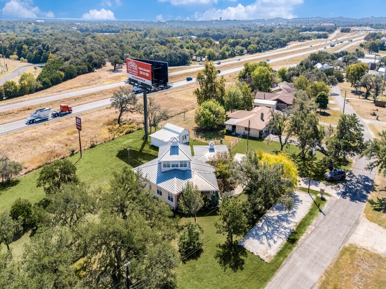 106 Austin Dr S, Boerne, TX à louer - Photo de l’immeuble – Image 2 sur 12