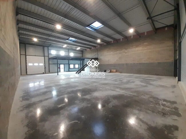 Plus de détails pour Local d'activités à louer