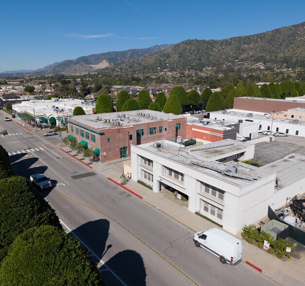 115 E Foothill Blvd, Glendora, CA à louer - Photo de l’immeuble – Image 2 sur 5