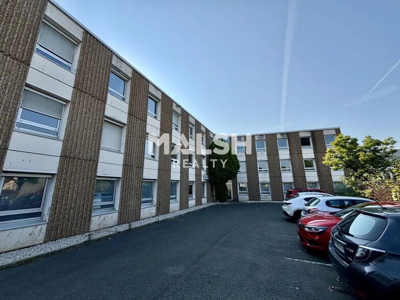 Bureau dans Écully à louer - Photo de l’immeuble – Image 1 sur 9