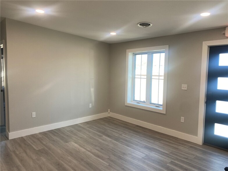 207 W Saint Anthony Ave, Effingham, IL à vendre - Photo de l’immeuble – Image 3 sur 16
