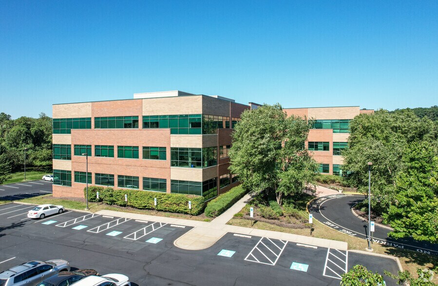 900 Northbrook Dr, Feasterville Trevose, PA à louer - Photo de l’immeuble – Image 1 sur 5