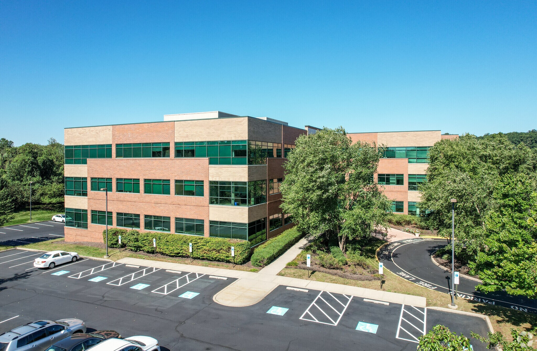 900 Northbrook Dr, Feasterville Trevose, PA à louer Photo de l’immeuble– Image 1 sur 6