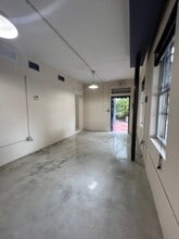 5400 NE 4 Ct, Miami, FL à louer Photo intérieure– Image 2 sur 2