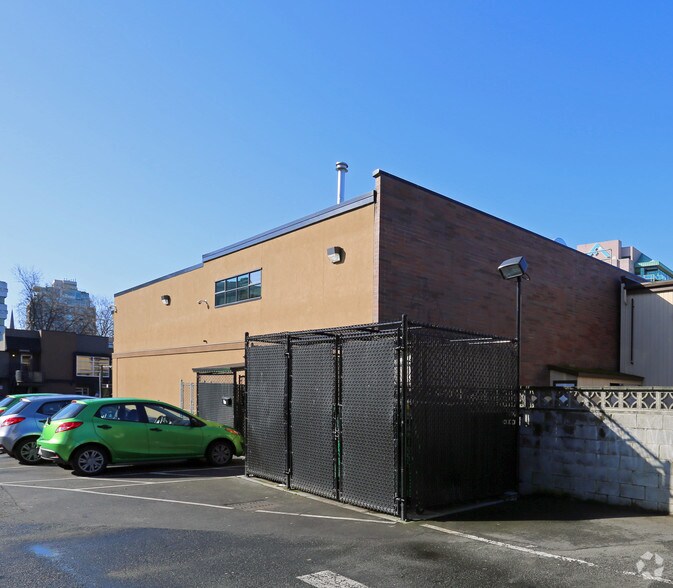 1703 Blanshard St, Victoria, BC à louer - Photo de l’immeuble – Image 3 sur 5