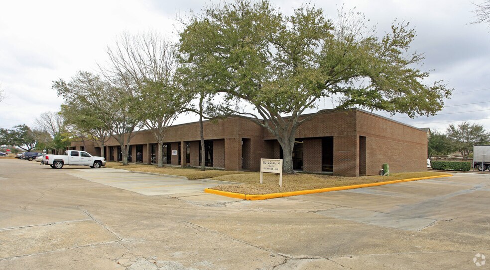 10645 Richmond Ave, Houston, TX à louer - Photo de l’immeuble – Image 3 sur 4