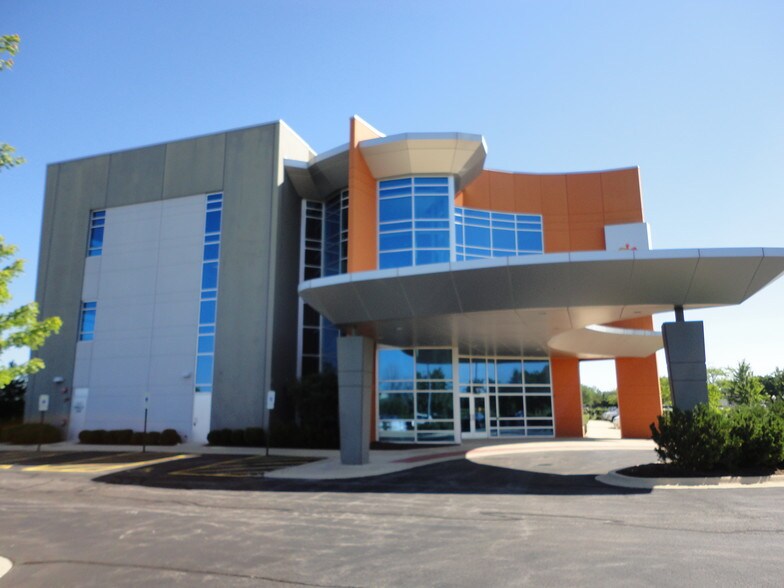 2124 Ogden Ave, Aurora, IL à louer - Photo de l’immeuble – Image 2 sur 9