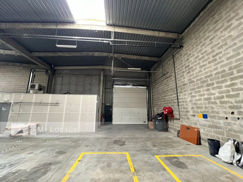 Local d'activités dans Argenteuil à vendre - Photo de l’immeuble – Image 3 sur 6