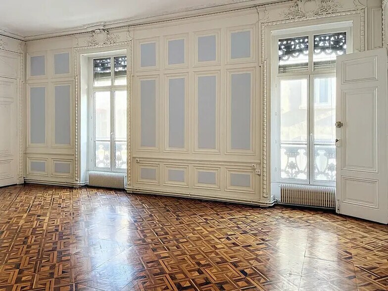 Immeuble residentiel dans Lyon à vendre - Photo intérieure – Image 2 sur 12