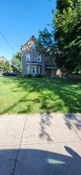723 E Church Ln, Philadelphia, PA à vendre - Photo principale – Image 1 sur 41