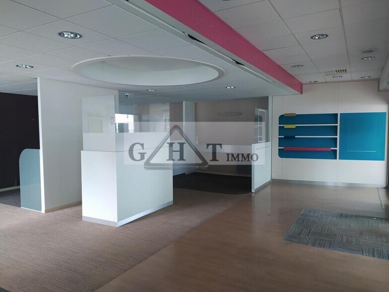 Local commercial dans Torcy à vendre - Photo intérieure – Image 1 sur 7