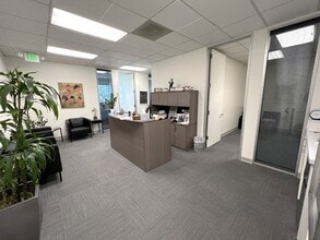 10780 Santa Monica Blvd, Los Angeles, CA à louer Photo intérieure– Image 2 sur 10