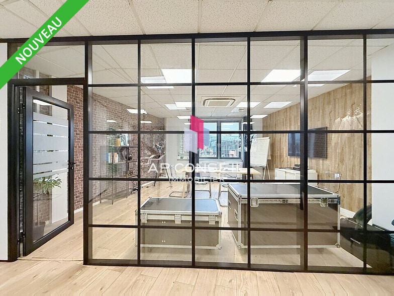 Bureau dans Saint-Germain-en-Laye à vendre - Photo intérieure – Image 2 sur 4