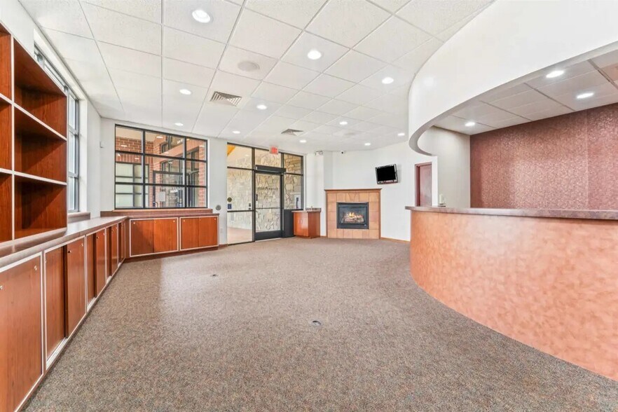 180 Knights Way, Fond Du Lac, WI à vendre - Photo intérieure – Image 3 sur 71