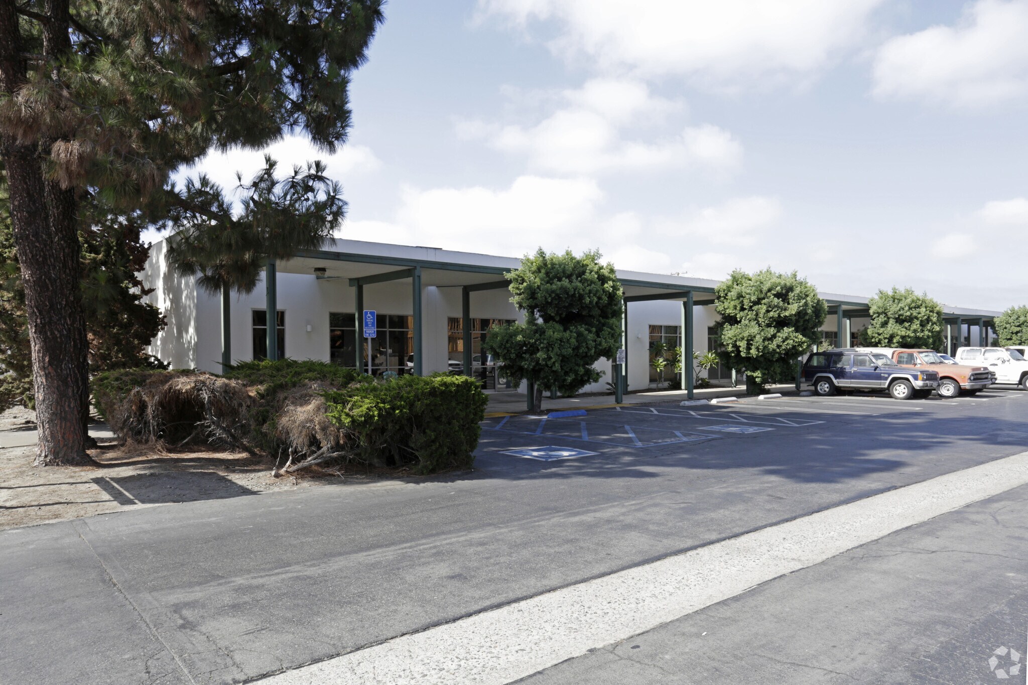 16131 Gothard St, Huntington Beach, CA à louer Photo principale– Image 1 sur 14