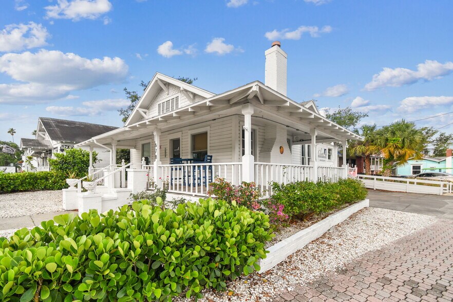 678 Douglas Ave, Dunedin, FL à louer - Photo de l’immeuble – Image 3 sur 14